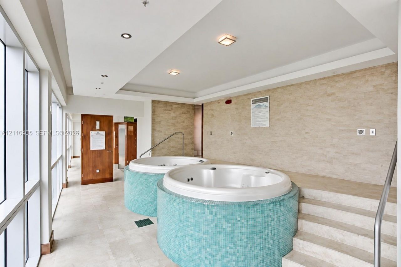 31 SE 5th St , Unit 3516, Miami, FL 33131 Photo