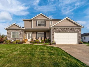 6331 Hidden Ridge Lane , North Tonawanda, NY 14120