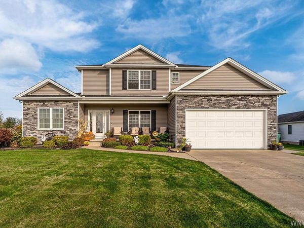 6331 Hidden Ridge Lane , North Tonawanda, NY 14120
