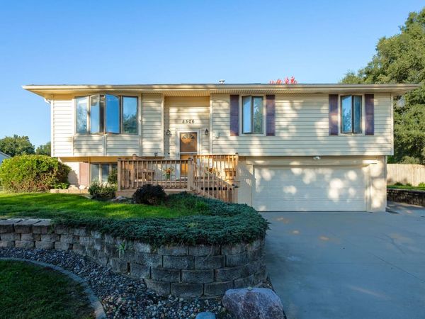 5506 N Howell Street , Davenport, IA 52806