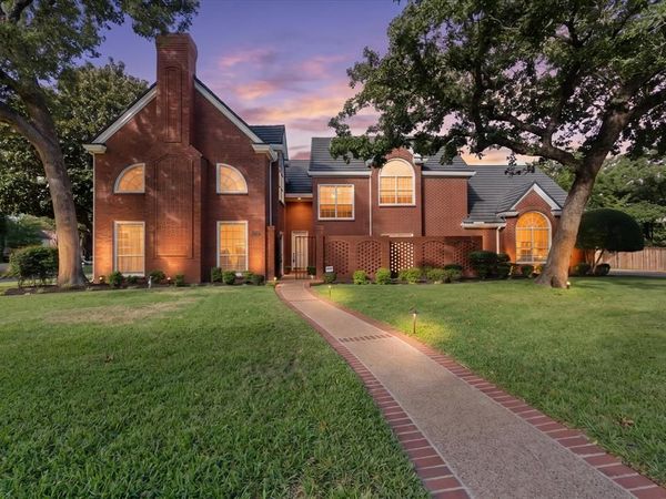 5104 Forestlake Court , Arlington, TX 76017