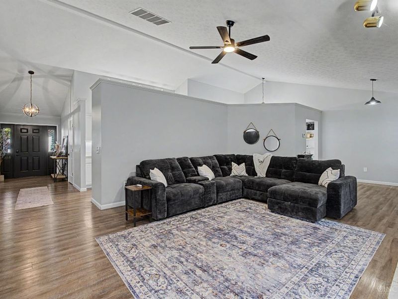 285 Christina, Carlisle, OH 45005 Photo 11