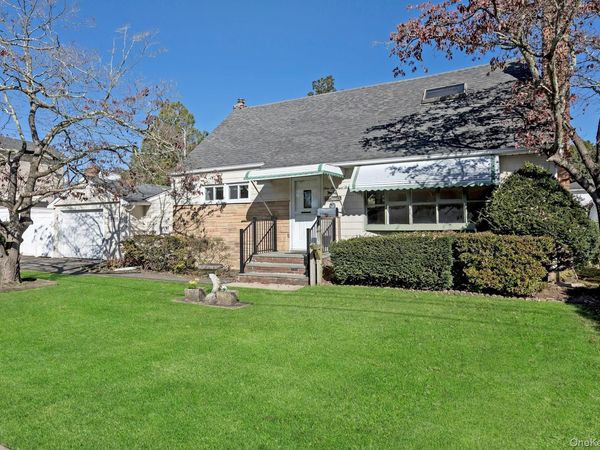 105 N Oak Street , Massapequa, NY 11758