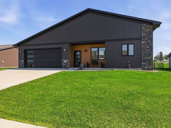 146 Towne Centre Drive , Urbana, IA 52345