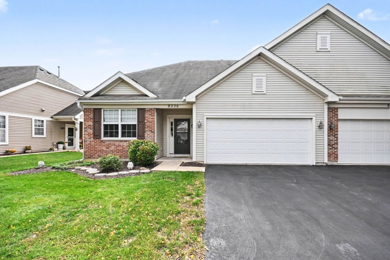 8226 Woodview Avenue, Joliet, IL 60431 Main Photo