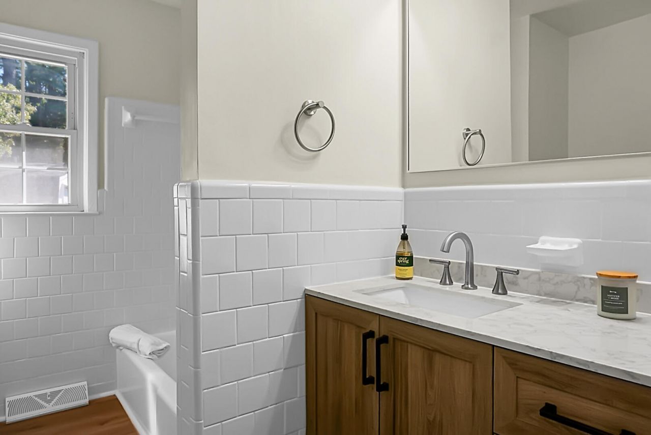 138 Clarine Drive Photo 16