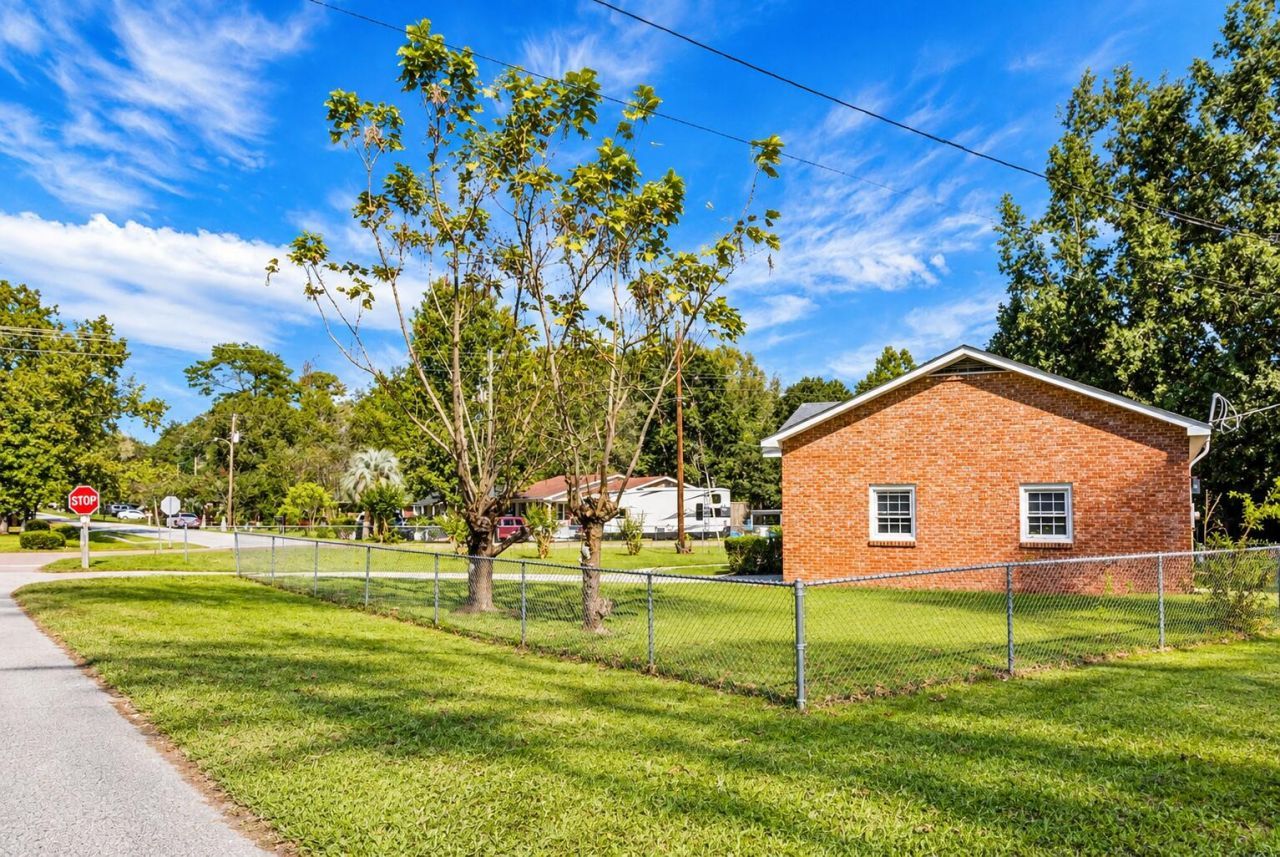 138 Clarine Drive Photo 22