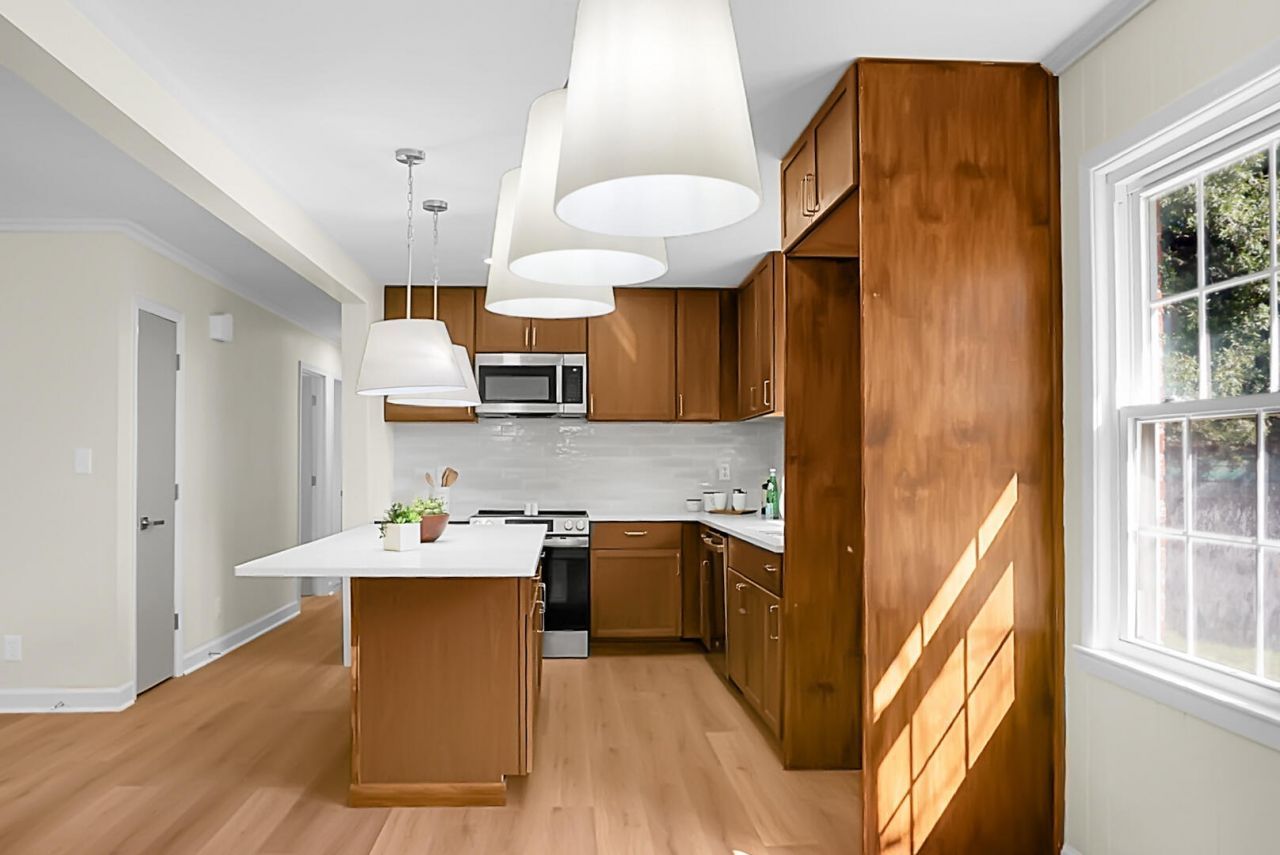 138 Clarine Drive Photo 8