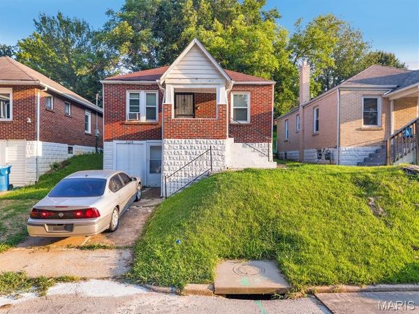 4608 June Avenue , St Louis, MO 63121