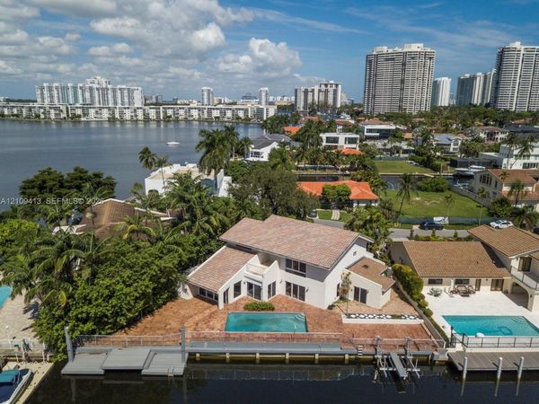3226 NE 168th St , North Miami Beach, FL 33160