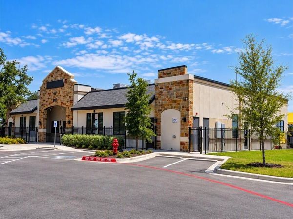 1602 Medical PKWY , Cedar Park, TX 78613