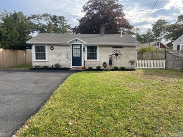 8 Bungalow Ln, Wareham, MA 02532