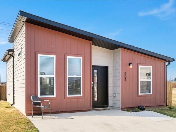 801 Florida Place , Centerton, AR 72713