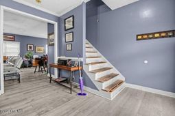 789 Lloyd Court  photo 4