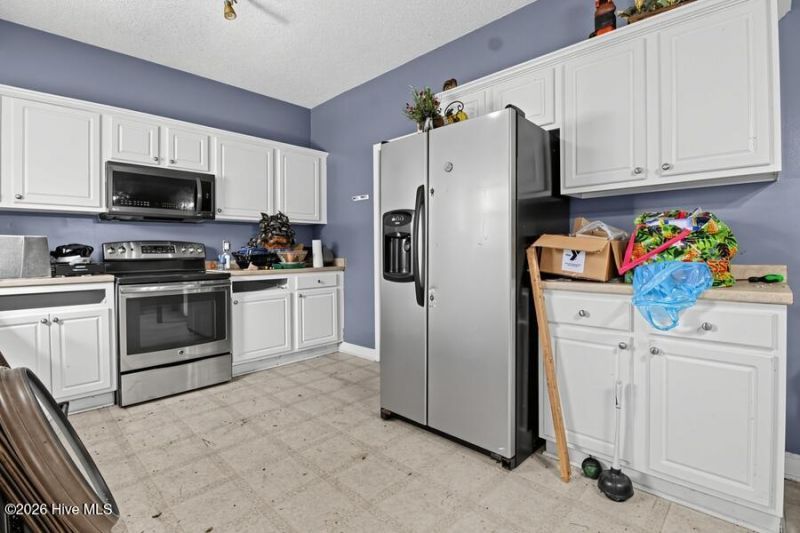 789 Lloyd Court  Photo 6