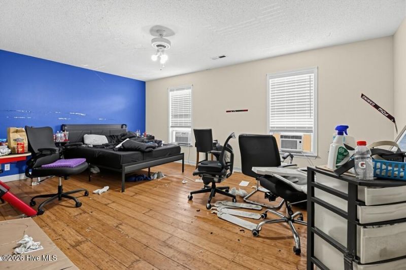 789 Lloyd Court  Photo 9