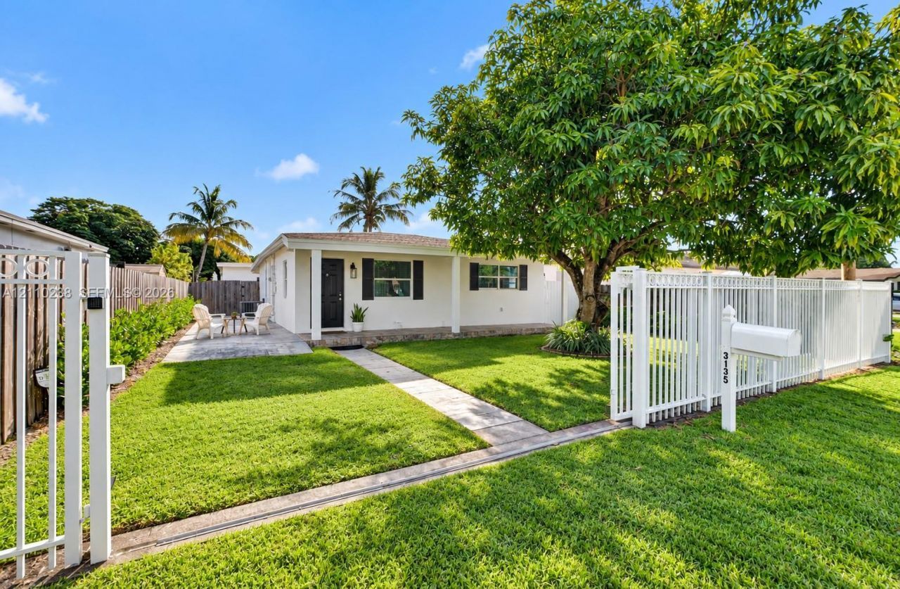 3135 SW 64th Ave, Miami, FL 33155 Main Photo