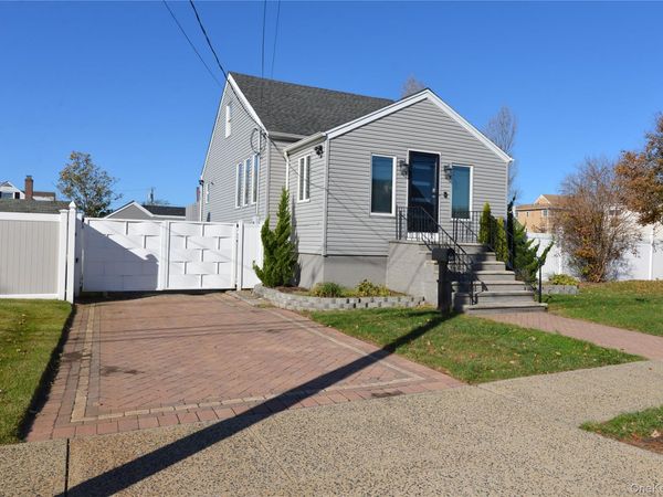588 Miller Avenue , Freeport, NY 11520
