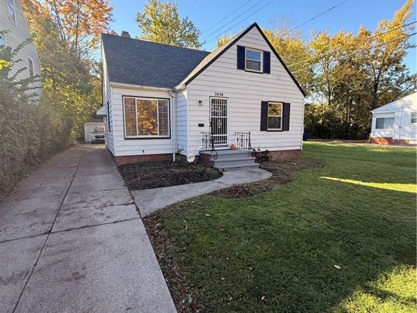 3694 Grosvenor Road , Cleveland Heights, OH 44118