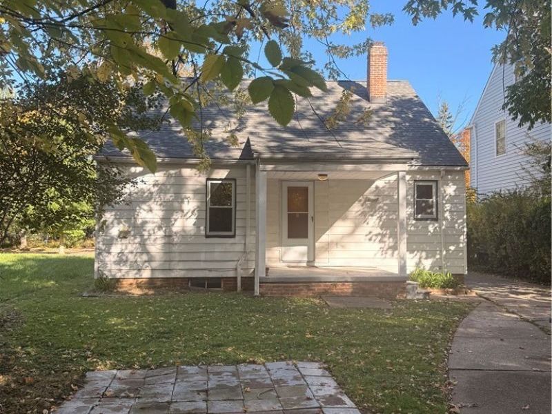 3694 Grosvenor Road, Cleveland Heights, OH 44118 Photo 2