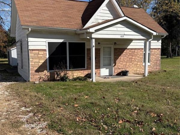 409 E Champ Clark Drive, Bowling Green, MO 63334