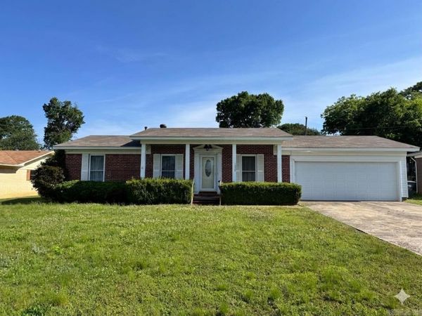 1330 Glenmere Circle, Malvern, AR 72104