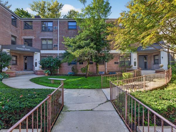13 Terrace Circle , Unit 1-F, Great Neck, NY 11021