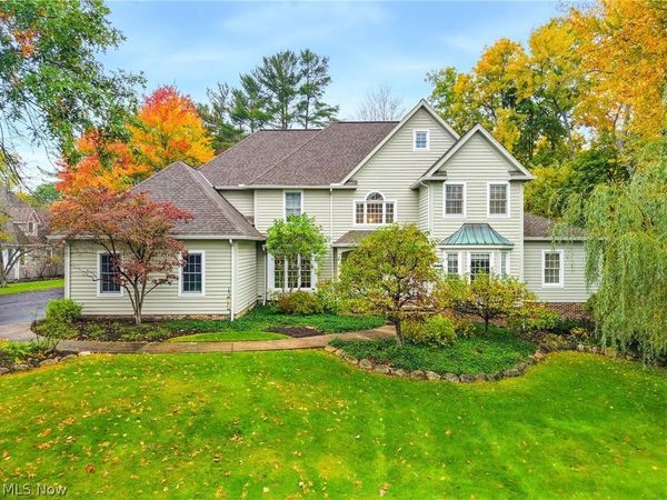 495 North Street , Chagrin Falls, OH 44022