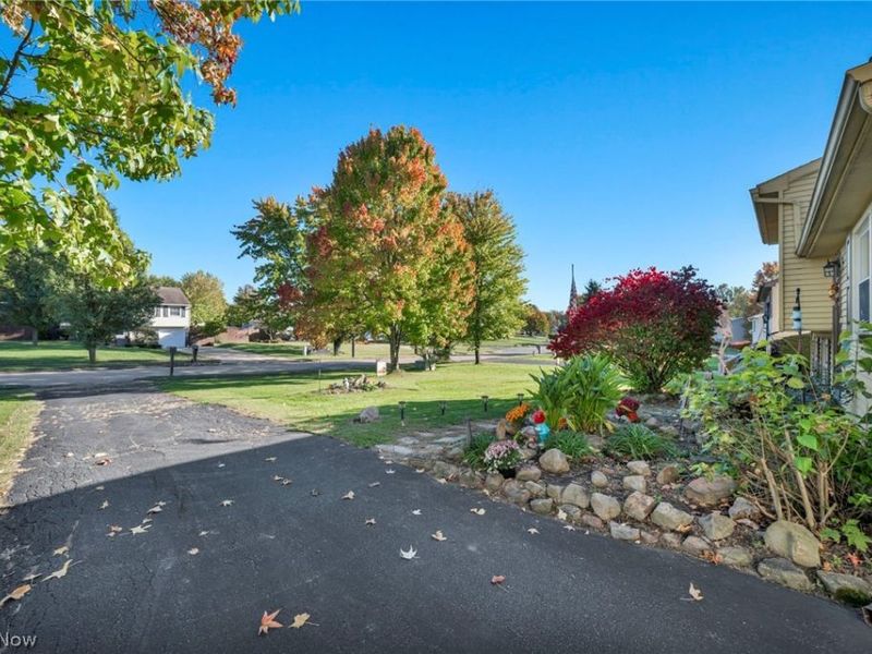 702 Oberlin Place, Austintown, OH 44515 Photo 3