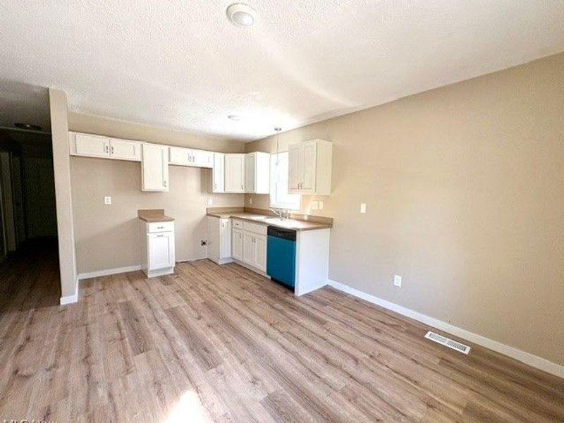 2193 33rd Street E, Cleveland, OH 44115 Photo 5