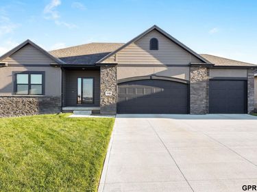 20826 Kansas Avenue, Elkhorn, NE 68022