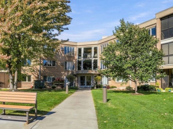 4360 Brookside Court, Unit 211, Edina, MN 55436