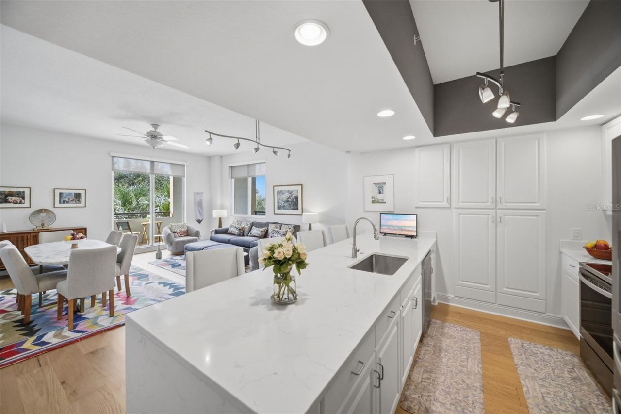 800 N Tamiami Trail, Unit 201, Sarasota, FL 34236 Photo