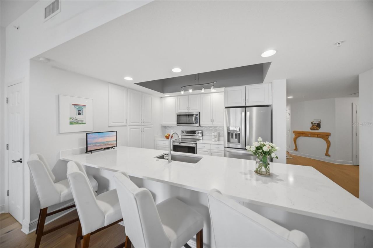 800 N Tamiami Trail, Unit 201, Sarasota, FL 34236 Photo