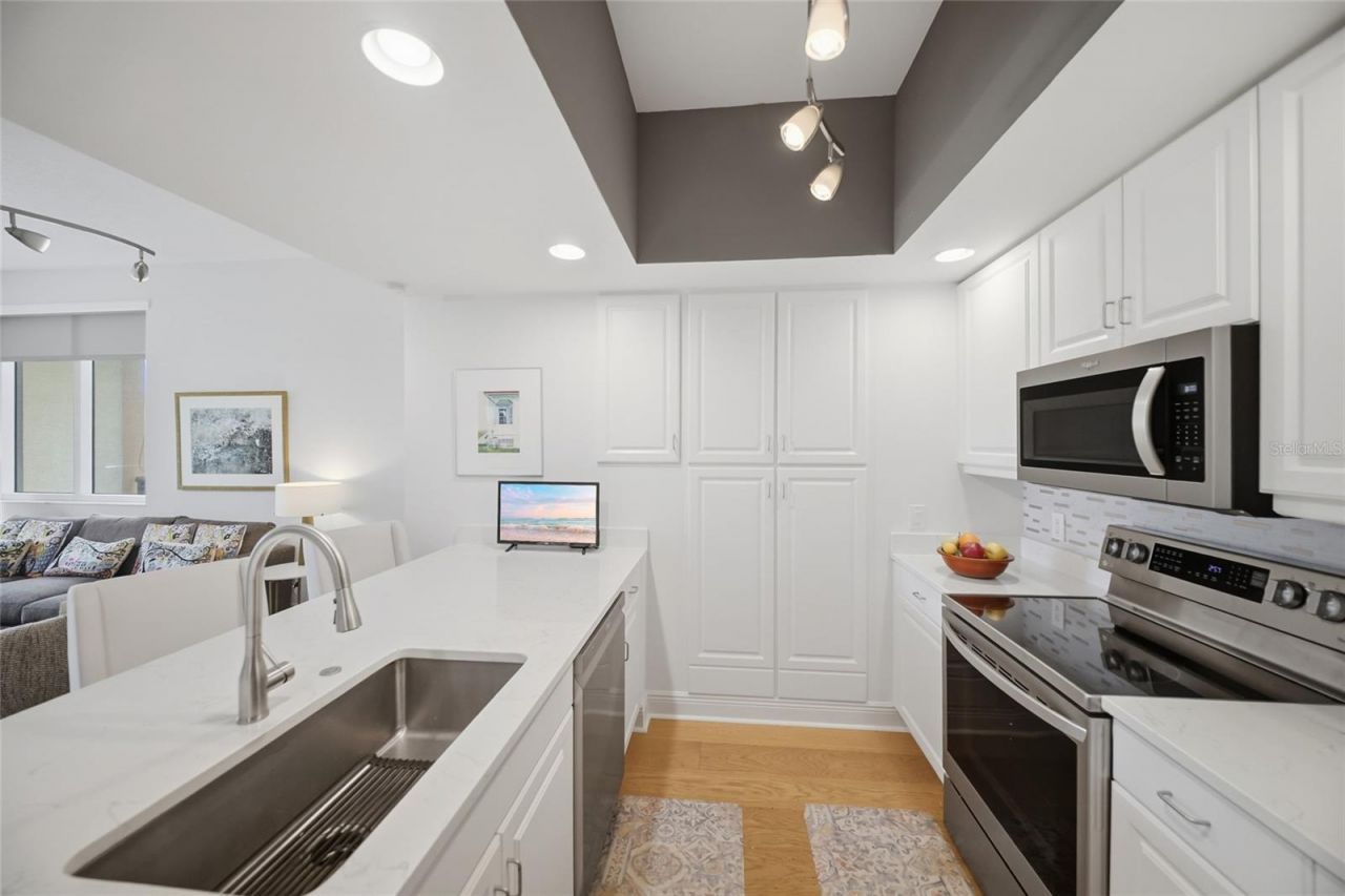 800 N Tamiami Trail, Unit 201, Sarasota, FL 34236 Photo