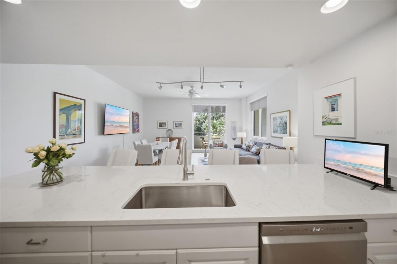 800 N Tamiami Trail, Unit 201, Sarasota, FL 34236 Photo