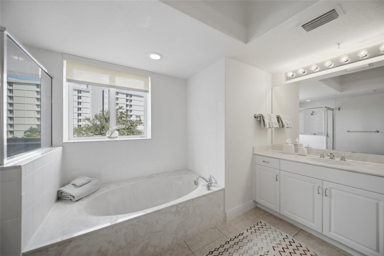 800 N Tamiami Trail, Unit 201, Sarasota, FL 34236 Photo