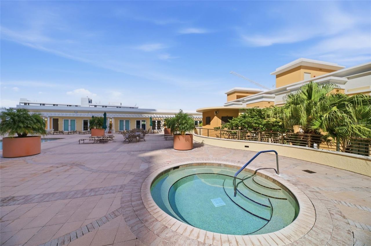 800 N Tamiami Trail, Unit 201, Sarasota, FL 34236 Photo