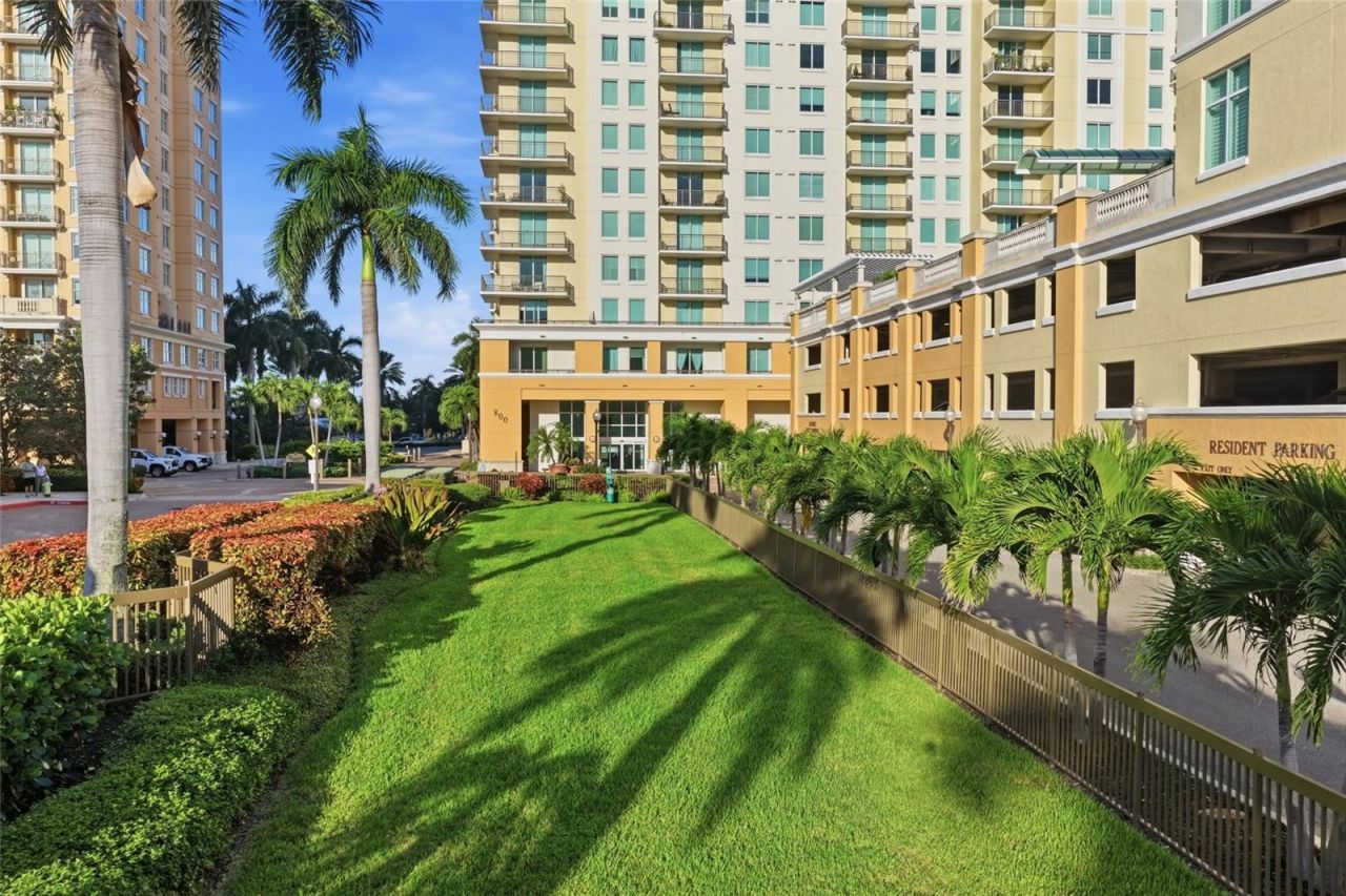 800 N Tamiami Trail, Unit 201, Sarasota, FL 34236 Photo