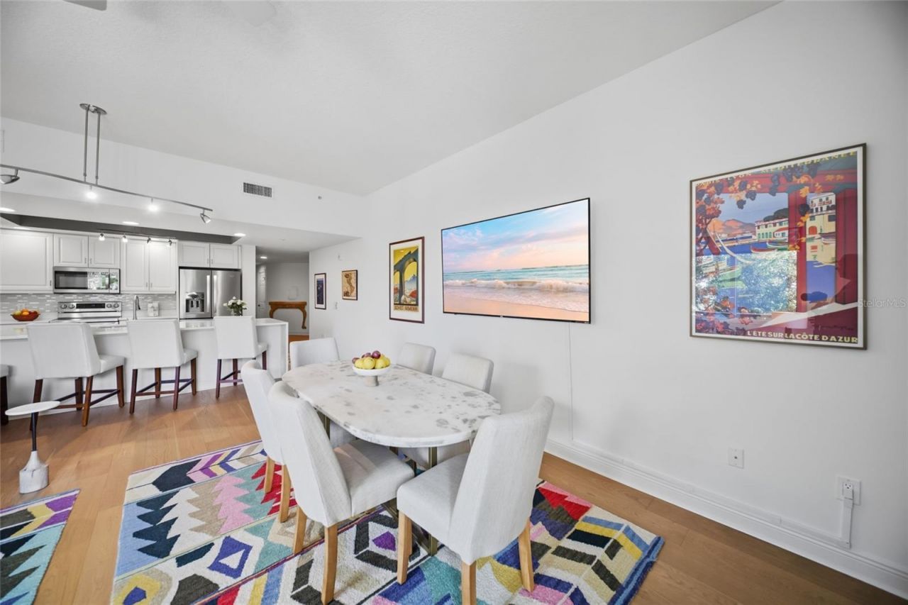 800 N Tamiami Trail, Unit 201, Sarasota, FL 34236 Photo