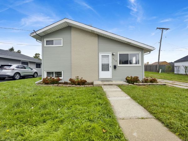 318 E Maple Avenue , Roselle, IL 60172