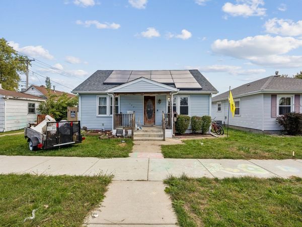 142 N Douglas Avenue , Bradley, IL 60915