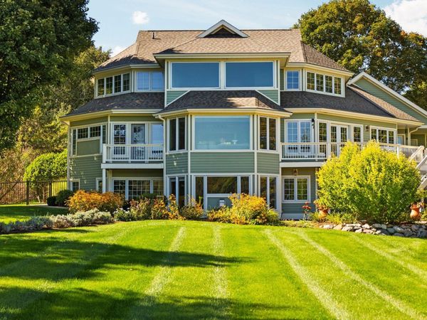 561 Lake Shore Drive S, Lake Leelanau, MI 49653