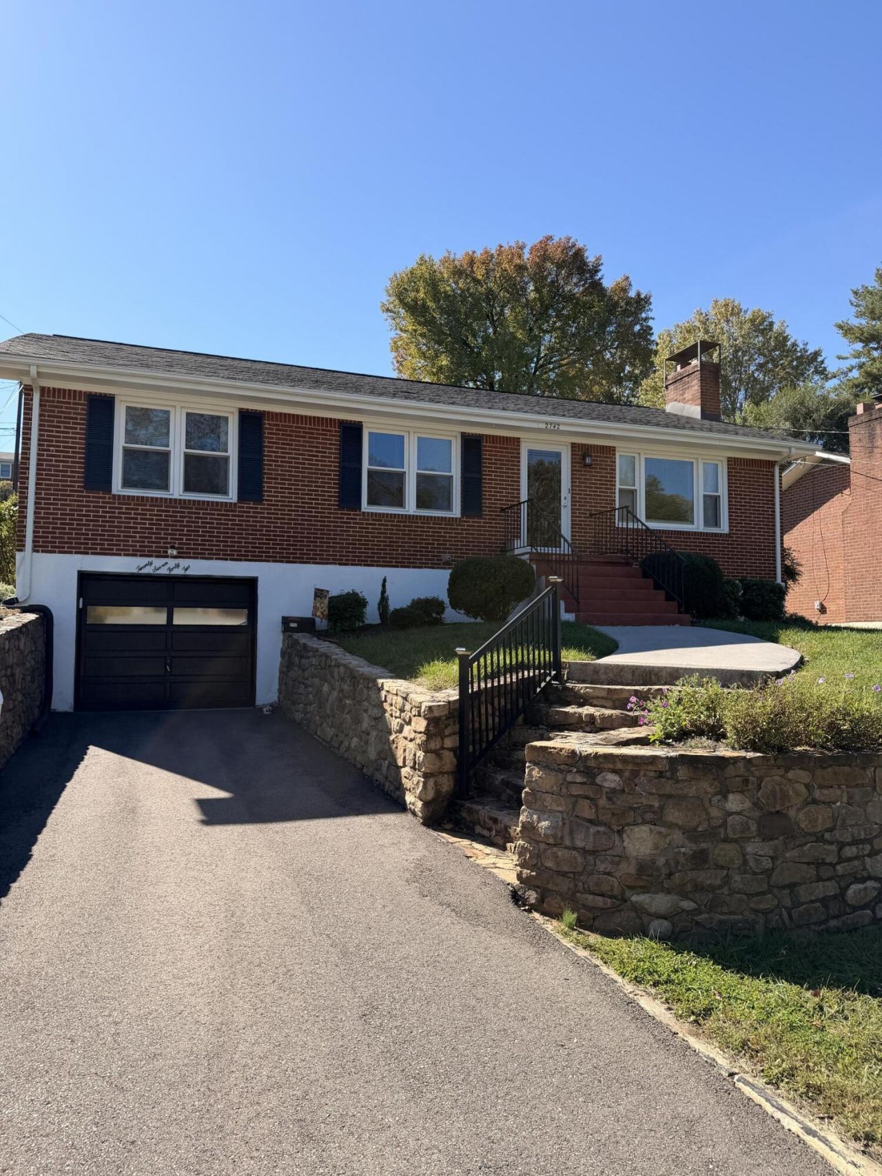 2742 Northview Dr Sw, Roanoke, VA 24015 Main Photo