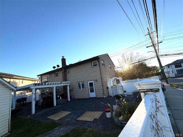 1111 Franklin Avenue , North Valley Stream, NY 11580
