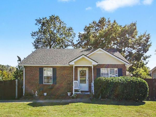 1133 10th Ave E, Springfield, TN 37172