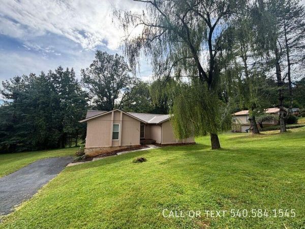 6421 Orchard View LN , Roanoke, VA 24018