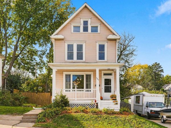 985 N Booth Street, Dubuque, IA 52001