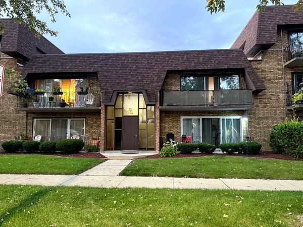 7004 99th Street, Unit 204E, Chicago Ridge, IL 60415