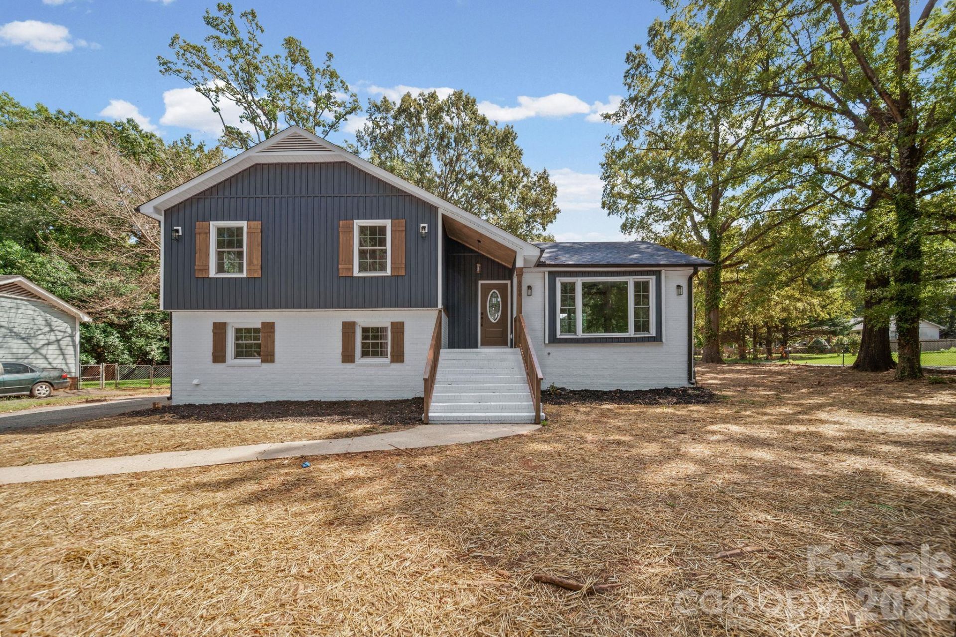 6800 Ludwig Drive, Charlotte, NC 28215 Main Photo
